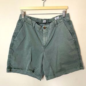 GAP | olive chino girlfriend shorts size 14